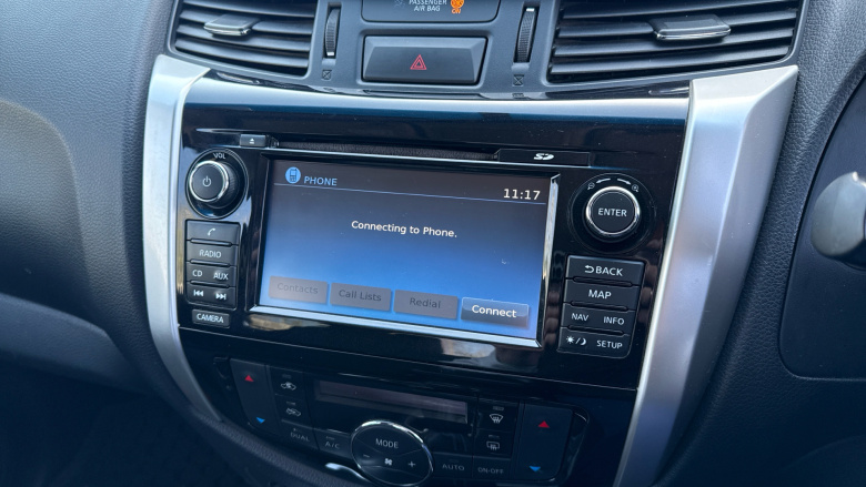 Nissan Navara Np300 Diesel Double Cab Pick Up N-Connecta 2.3dCi 190 4WD